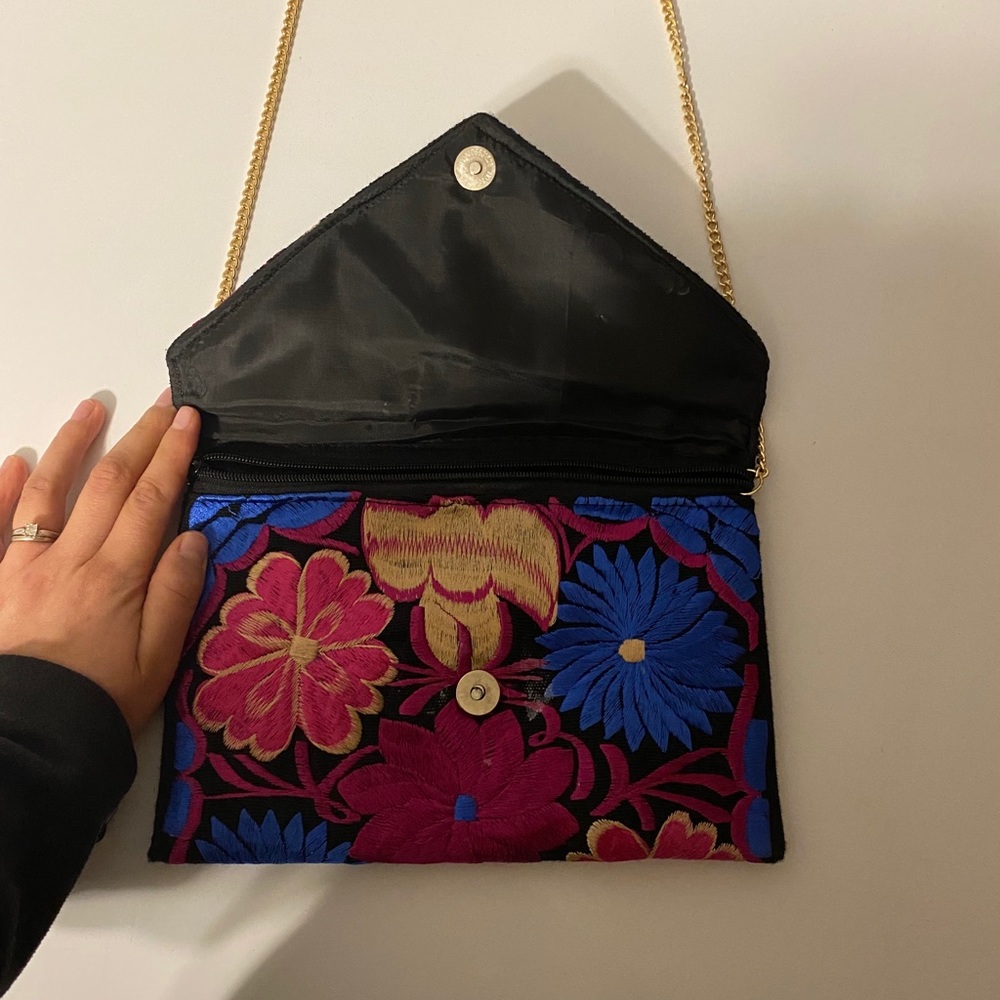 Embroidered cross body bag/clutc.